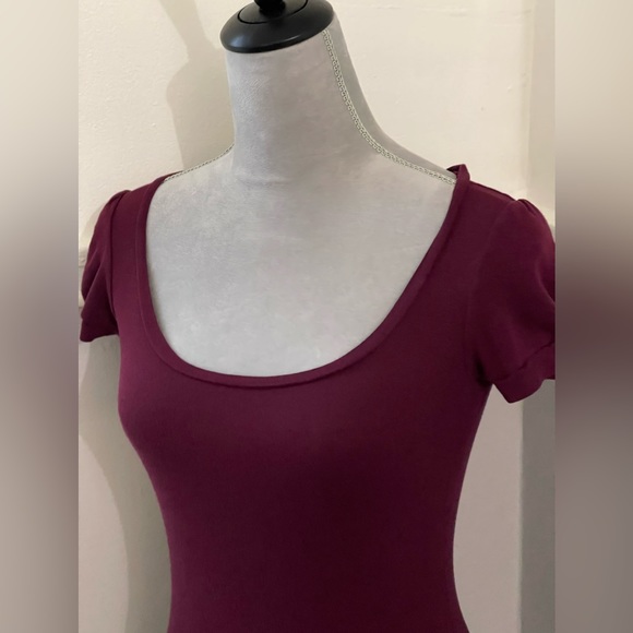 🔵5 For $15🔵 Banana Republic Maroon T Shirt - Picture 2 of 6